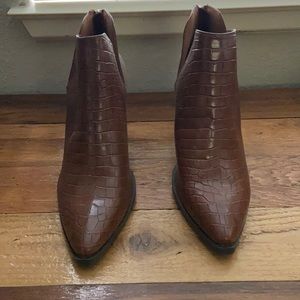 Never worn , size 8 1/2